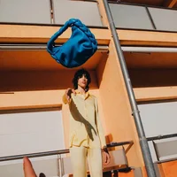 Top các thương hiệu túi xách dẫn đầu xu hướng thời trang bền vững-4