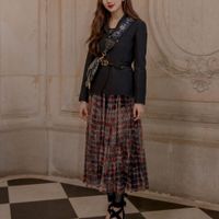 Suzy khoe diện mạo xinh đẹp khi diện quà tặng từ Dior - Mùa đông đến rồi-5