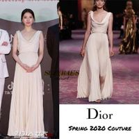 Suzy khoe diện mạo xinh đẹp khi diện quà tặng từ Dior - Mùa đông đến rồi-6