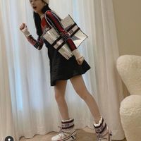 Suzy khoe diện mạo xinh đẹp khi diện quà tặng từ Dior - Mùa đông đến rồi