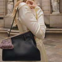 Các ngôi sao đã phối đồ với chiếc túi Fendi First như thế nào?