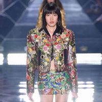 Phương Oanh tự tin sải bước trên sàn diễn Dolce & Gabbana