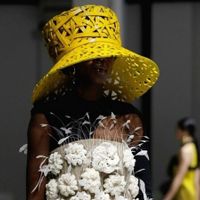 NTK Gen Z đưa nghệ thuật đan đát Việt lên sàn diễn Milan