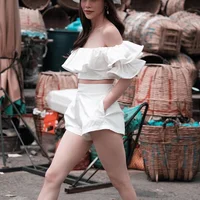 Cách mix quần trắng và áo sao cho sành điệu, thu hút-4