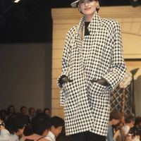 Nhìn lại những show diễn Chanel đáng nhớ nhất đối với Inès de la Fressange - nàng thơ đầu tiên của “bố già” Karl Lagerfeld - Ảnh 4.