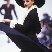 Nhìn lại những show diễn Chanel đáng nhớ nhất đối với Inès de la Fressange - nàng thơ đầu tiên của “bố già” Karl Lagerfeld - Ảnh 8.