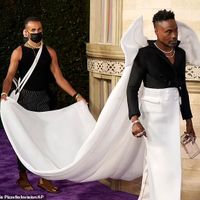 Billy Porter diện đầm đính nơ, nổi bật trên thảm đỏ ra mắt Cinderella=2