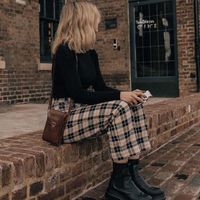 Hay là năm nay bạn thử mặc theo kiểu Dark Academia, biết đâu lại toát ra vibe quý tộc châu Âu - Ảnh 5.