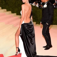 Những bộ cánh ấn tượng nhất lịch sử Met Gala-7