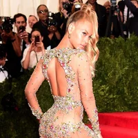 Những bộ cánh ấn tượng nhất lịch sử Met Gala-5