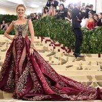 Những bộ cánh ấn tượng nhất lịch sử Met Gala