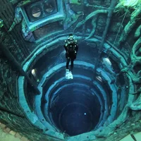 Dubai khiến cả thế giới kinh ngạc với hồ bơi sâu nhất hành tinh - 4