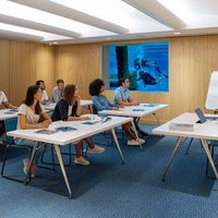 Dubai khiến cả thế giới kinh ngạc với hồ bơi sâu nhất hành tinh - 7