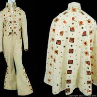 Trang phục của huyền thoại Elvis Presley được bán đấu giá triệu USD-2