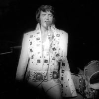 Trang phục của huyền thoại Elvis Presley được bán đấu giá triệu USD-3
