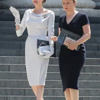 Cùng điểm lại những bộ cánh trắng sang trọng, quý phái của Angelina Jolie-2