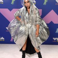 Những bộ trang phục “không đụng hàng” làm nên thương hiệu Lady Gaga-2