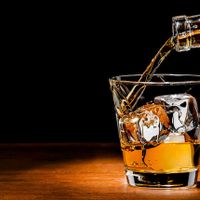 Uống rượu Whisky với đá và uống lạnh - Sành rượu: Wine &amp; Spirits