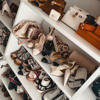 tủ đựng giày và túi xách