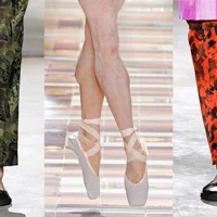 Bạn đã biết cách phối đồ cùng "Ballet flats" xu hướng 2022 chưa nào?