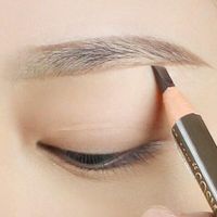 Hướng dẫn cách kẻ lông mày ngang chuẩn Hàn Quốc tự nhiên - Dkbrows
