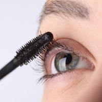 Không thể dưỡng mi dài vì sử dụng bấm mi và mascara sai cách – DHC Việt Nam