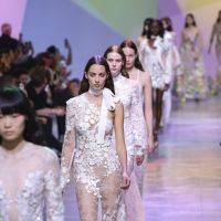 ELIE SAAB Xuân Hè 2023: Mang đến sự chuyển động nhẹ nhàng quyến rũ