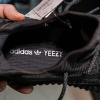 thiết kế adidas x YEEZY