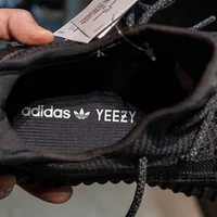 thiết kế adidas x YEEZY