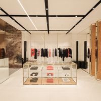 Burberry mới khai trương ở HCM thu hút dàn fashionista check-in rầm rộ