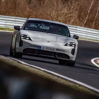Porsche Taycan lập kỉ lục mới trên đường đua Nürburgring với phiên bản Turbo S