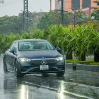 Chiếc xe được thử thách trên đường Việt Nam với nhiều loại địa hình và thời tiết khác nhau