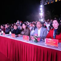 Đồng chí Nguyễn Thị Hạnh, Phó Chủ tịch UBND tỉnh cùng các đại biểu tới dự lễ hội