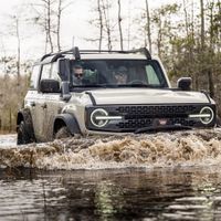 Ford Bronco Everglades 2022 ra mắt với khả năng off-road ở cả đường ngập lụt