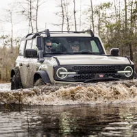 Ford Bronco Everglades 2022 ra mắt với khả năng off-road ở cả đường ngập lụt