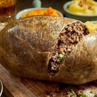 Khám phá món dồi Haggis ở Scotland độc đáo từ hình dáng đến hương vị