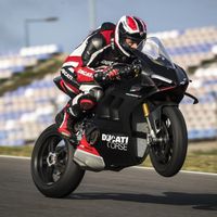 Ducati Panigale V4 SP2 mạnh tới 228 mã lực, giá từ 39.500 USD