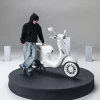 Justin x Vespa