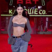 Alexander Wang - Fall Winter 2022/2023: Sự trở lại táo bạo, cá tính