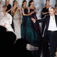 Elie Saab "Phù thủy váy cưới" đến Ngô Thanh Vân, Son Ye Jin cũng phải mê