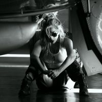 Lady Gaga xuất hiện cực ‘ngầu’ MV "Hold My Hand" - Top Gun: Maverick