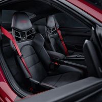 Nội thất xe Porsche 911 Carrera GTS thế hệ 992 