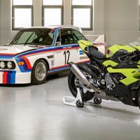 BMW Motorrad kỷ niệm 50 năm bằng phiên bản M1000RR 50 Years M