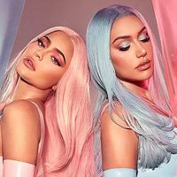 Kylie Jenner cùng bạn thân hợp tác ra mắt BST trang điểm mới