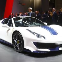 Sức mạnh cực khủng của siêu xe mui trần Ferrari 488 Pista Spider