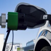 Ford phát triển trạm sạc robot tự cắm điện
