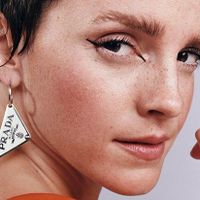 Emma Watson là gương mặt đại diện mới nhất của Prada Beauty