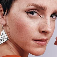 Emma Watson là gương mặt đại diện mới nhất của Prada Beauty