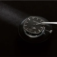 Giorgio Armani sản xuất đồng hồ