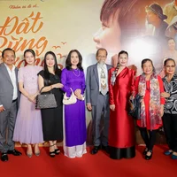Hai thế hệ diễn viên Đất Rừng Phương Nam hội ngộ ở buổi công chiếu phim